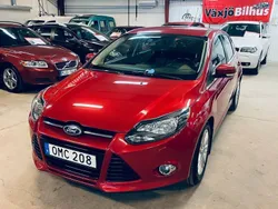Röd Begagnad 2013 Ford Focus Titanium Halvkombi | 79 900 kr (Dyr)