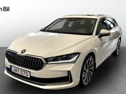 Vit Ny 2024 Skoda Superb LAURIN & KLEMENT Kombi | 602 400 kr