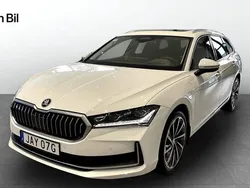 Vit Ny 2024 Skoda Superb LAURIN & KLEMENT Kombi | 602 400 kr (Dyr)