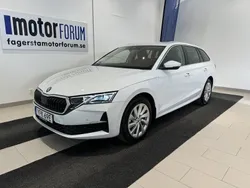Vit Ny 2025 Skoda Octavia Kombi | 329 900 kr (Marknadspris)