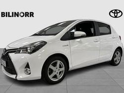 Vit Begagnad 2017 Toyota Yaris Hybrid Halvkombi | 144 000 kr (Bra pris)