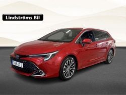 Röd Begagnad 2023 Toyota Corolla Style Kombi | 314 900 kr (Marknadspris)