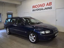 Mörkblå Begagnad 2001 Volvo V70 Business Edition Kombi | 29 900 kr (Marknadspris)