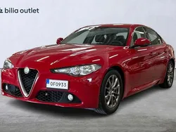 Röd Begagnad 2016 Alfa Romeo Giulia Super Sedan | 179 900 kr (Marknadspris)