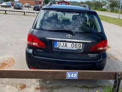 Grå Begagnad 2003 Toyota Avensis Verso Minibuss | 40 000 kr