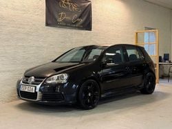 Svart Begagnad 2006 VW Golf V R Halvkombi | 109 900 kr