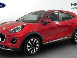 Röd (red) Begagnad 2022 Ford Puma Gen-E Titanium Halvkombi | 199 900 kr (Marknadspris)