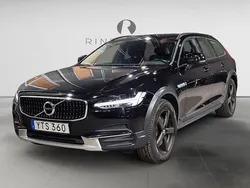 Svart Begagnad 2017 Volvo V90 CC Kinetic Kombi | 209 900 kr (Marknadspris)