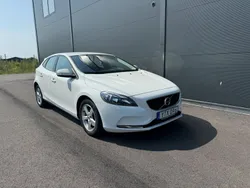 Vit Begagnad 2017 Volvo V40 Business Edition Kombi | 159 900 kr (Marknadspris)