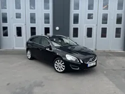 Svart Begagnad 2011 Volvo V60 Summum Kombi | 89 900 kr (Marknadspris)