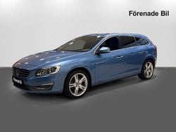 Blå Begagnad 2015 Volvo V60 Summum Kombi | 219 000 kr (Dyr)