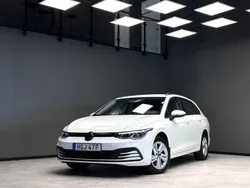 Vit Begagnad 2022 VW Golf VIII Kombi | 269 900 kr (Marknadspris)