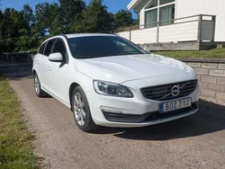 Vit Begagnad 2018 Volvo V60 Kinetic Kombi | 155 000 kr (Marknadspris)
