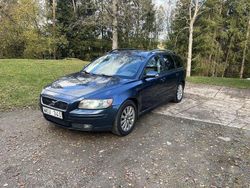 Blå Begagnad 2005 Volvo V50 Momentum Kombi | 35 000 kr (Marknadspris)