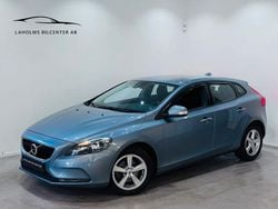 Ljusblå (blå) Begagnad 2018 Volvo V40 Kinetic Kombi | 129 900 kr (Marknadspris)