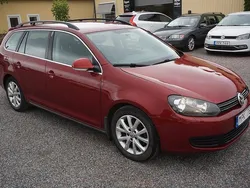 Mörkröd Begagnad 2010 VW Golf VI Kombi | 24 900 kr (Marknadspris)