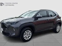 Mörkgrå (grå) Ny 2025 Toyota Yaris Cross Active SUV | 294 900 kr (Bra pris)