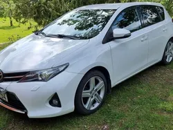 Vit Begagnad 2014 Toyota Auris Style Halvkombi | 100 000 kr (Marknadspris)