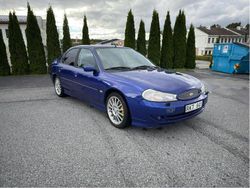 Blå Begagnad 2000 Ford Mondeo ST200 Halvkombi | 18 000 kr