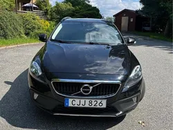 Svart Begagnad 2018 Volvo V40 CC Kinetic Kombi | 185 000 kr (Marknadspris)