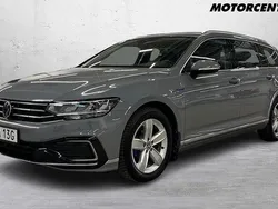 Grå Begagnad 2022 VW Passat GTE Kombi | 399 000 kr