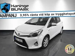 Grå Begagnad 2013 Toyota Yaris Hybrid Halvkombi | 124 900 kr (Marknadspris)