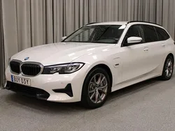 Vit Begagnad 2022 BMW 330e Sport Line Kombi | 259 900 kr (Bra pris)