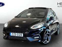Svart (black) Begagnad 2021 Ford Fiesta Performance Edition Halvkombi | 219 900 kr (Lite dyr)