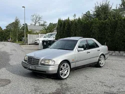 Ljusgrå Begagnad 1995 Mercedes C200 Sedan | 19 900 kr
