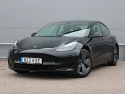 Svart Begagnad 2022 Tesla Model 3 Sedan | 319 800 kr (Marknadspris)