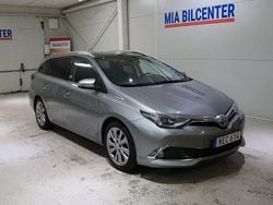 Ljusgrå Begagnad 2016 Toyota Auris Hybrid Executive Kombi | 119 000 kr (Marknadspris)