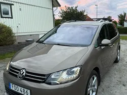 Brun Begagnad 2015 VW Sharan Minibuss | 130 000 kr (Dyr)