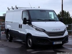 Vit svart Begagnad 2022 Iveco Daily Van | 309 500 kr (Superpris)