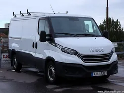 Vit svart Begagnad 2022 Iveco Daily Van | 309 500 kr (Superpris)