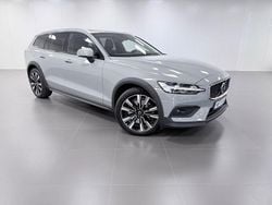 Grå Begagnad 2024 Volvo V60 CC Plus Kombi | 459 000 kr (Marknadspris)