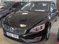 Svart Begagnad 2015 Volvo V60 Momentum Kombi | 134 500 kr (Marknadspris)