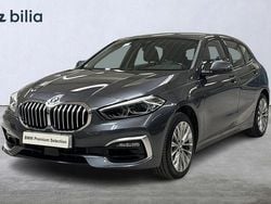 Grå Begagnad 2020 BMW 118 Luxury Line Halvkombi | 208 900 kr (Bra pris)