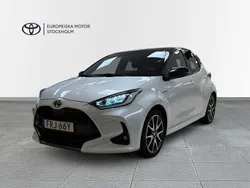 Vit Begagnad 2021 Toyota Yaris Hybrid Style Halvkombi | 224 900 kr (Marknadspris)