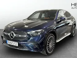 Mörkblå (blue) Begagnad 2023 Mercedes GLC400d AMG Sportkupé | 799 900 kr
