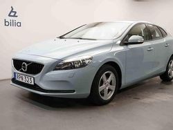 Blå Begagnad 2018 Volvo V40 Halvkombi | 159 900 kr (Marknadspris)