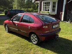 Röd Begagnad 2003 Renault Mégane II Authentique Halvkombi | 18 000 kr (Lite dyr)