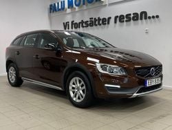 Brun Begagnad 2016 Volvo V60 CC Business Edition Kombi | 179 500 kr (Marknadspris)
