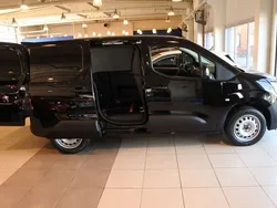 Svart Begagnad 2023 Peugeot Partner Minibuss | 324 900 kr