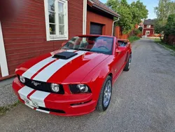 Röd Begagnad 2005 Ford Mustang GT Convertible Cab | 232 000 kr (Marknadspris)