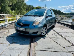 Grå Begagnad 2009 Toyota Yaris Halvkombi | 32 900 kr (Marknadspris)