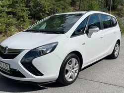 Vit Begagnad 2014 Opel Zafira Tourer drive Minibuss | 57 900 kr