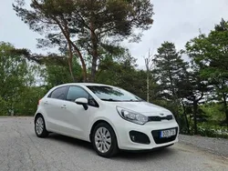 Vit Begagnad 2014 Kia Rio Halvkombi | 80 000 kr (Bra pris)