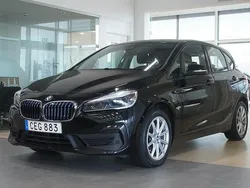 Svart Begagnad 2018 BMW 225 Active Tourer iPerformance Minibuss | 169 000 kr (Lite dyr)