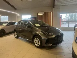 Grå Ny 2024 Mazda 2 Center-Line Halvkombi | 259 400 kr (Marknadspris)