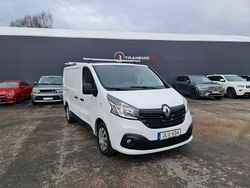Vit Begagnad 2015 Renault Trafic Minibuss | 109 000 kr (Marknadspris)